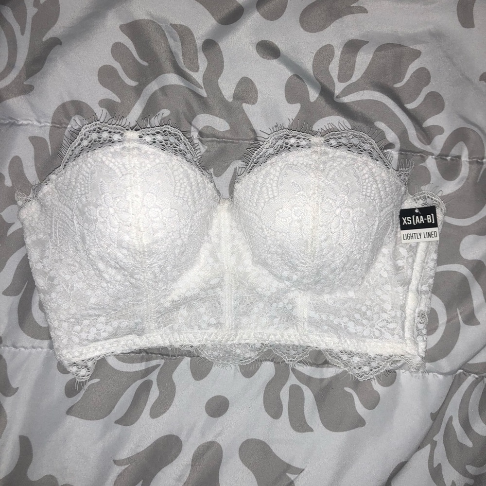 NWT Victoria’s Secret Strapless Lace Bra